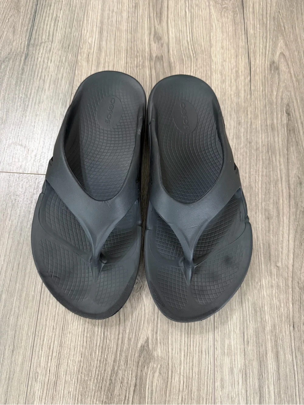 OOFOS Black Thong Recovery Sandals
